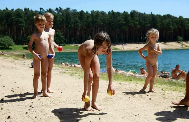 Big gallery family nudism photo [Naked nature]